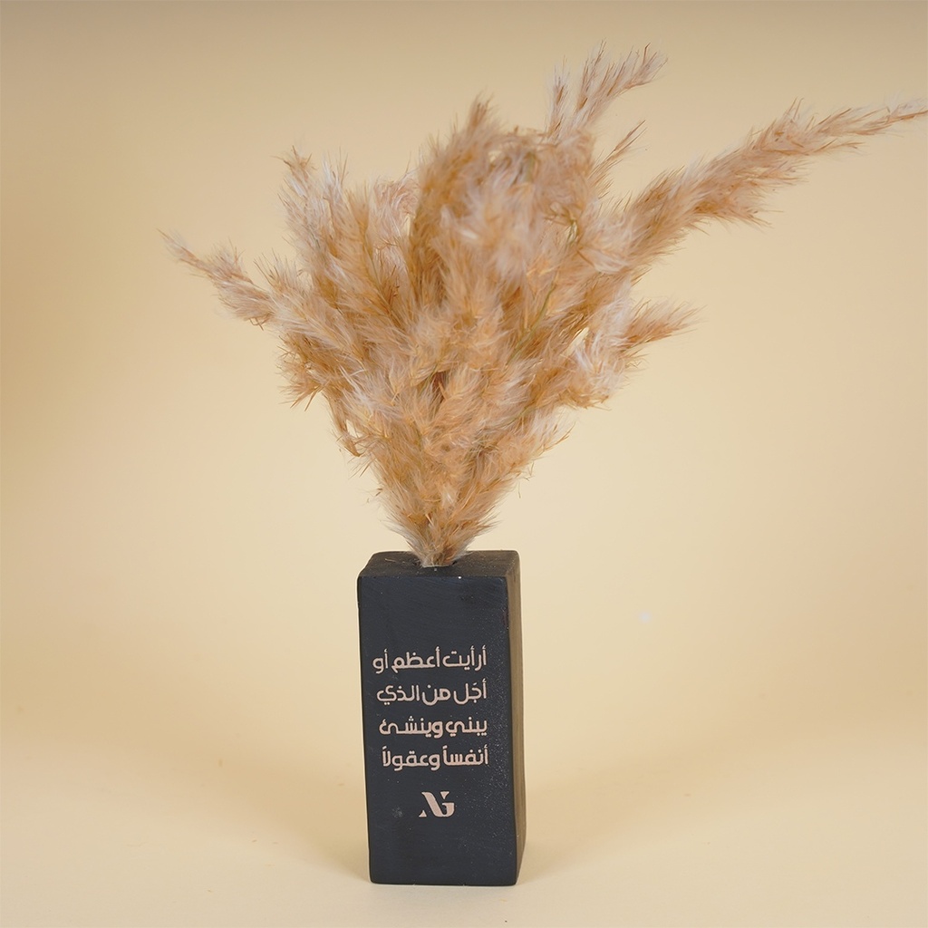 Vase with dried flowers