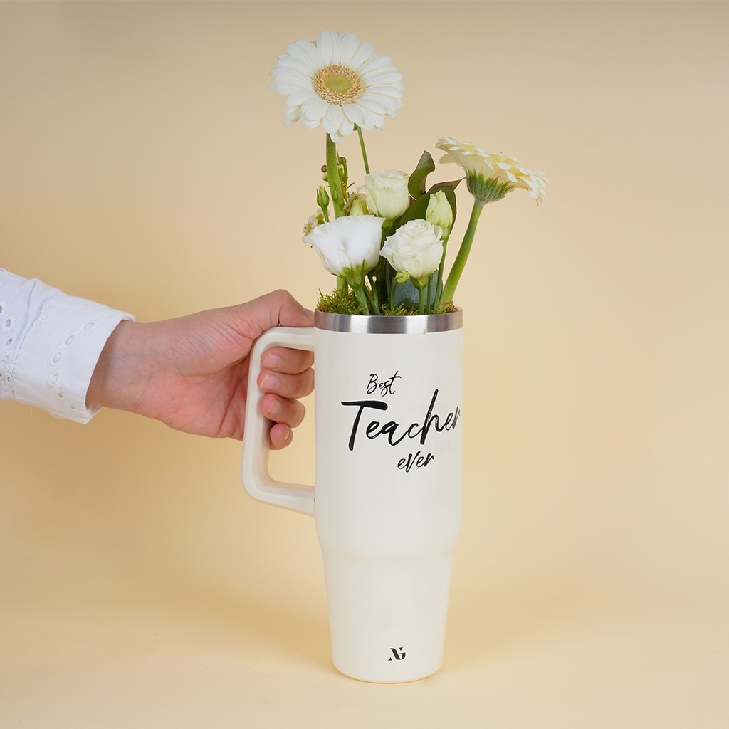 Tumbler with flowers