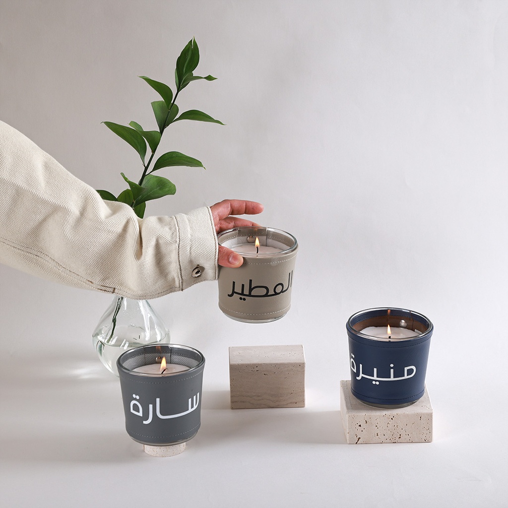 شمعة مع غطاء جلدي – بتصميم خاص