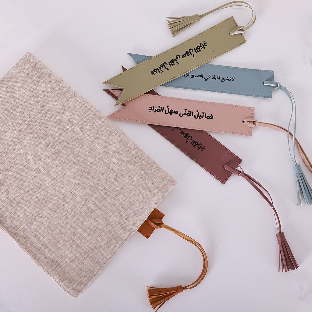 فاصل كتب جلدي